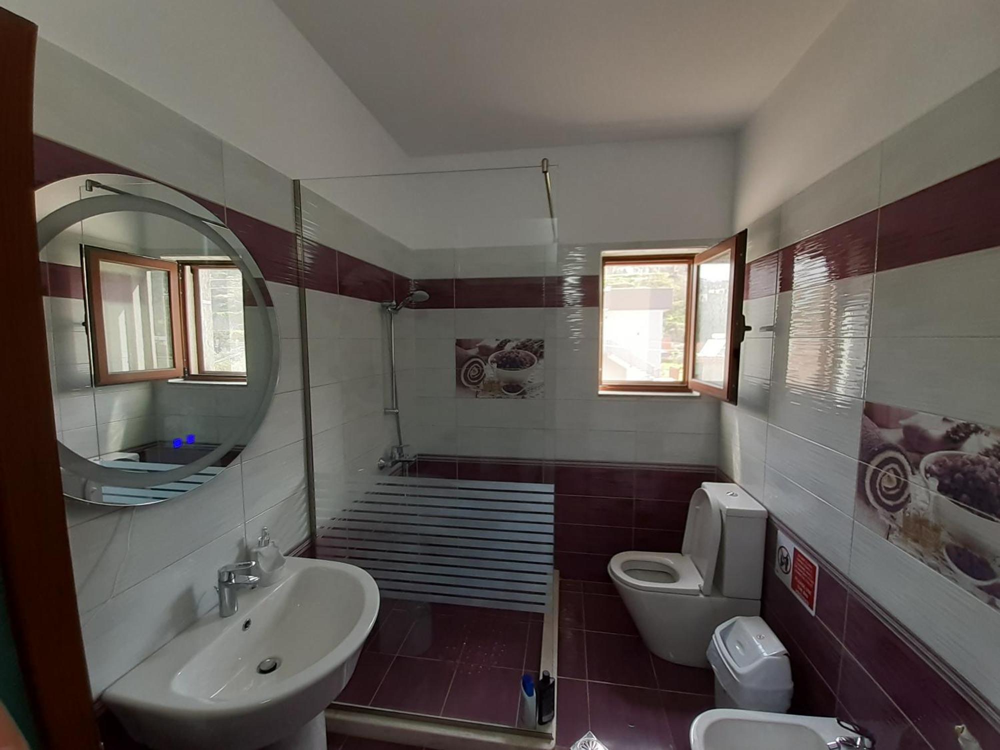 Villa Ari Berat Eksteriør billede